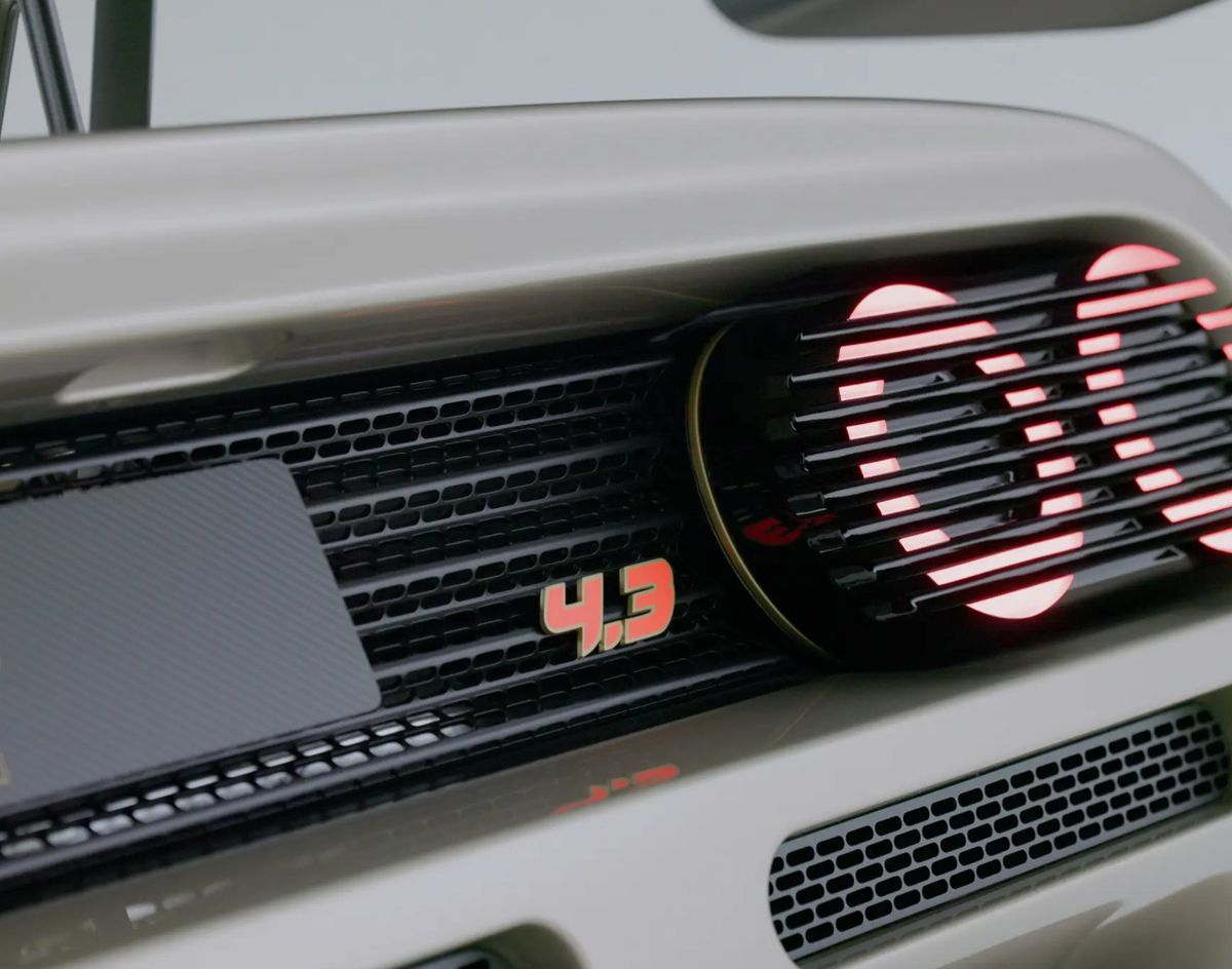 Cea mai scumpă mașină din lume a fost vândută și adusă cu elicopterul » Imagini cum nu s-au mai văzut