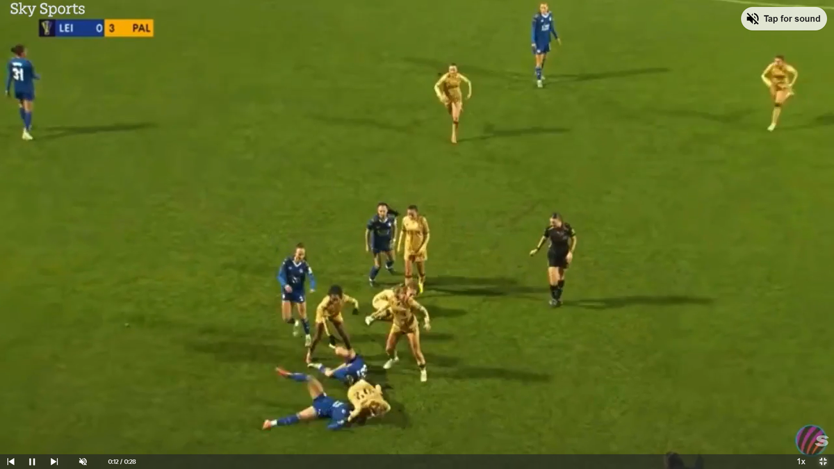 Ruesha Littlejohn, mișcare de judo pe terenul de fotbal