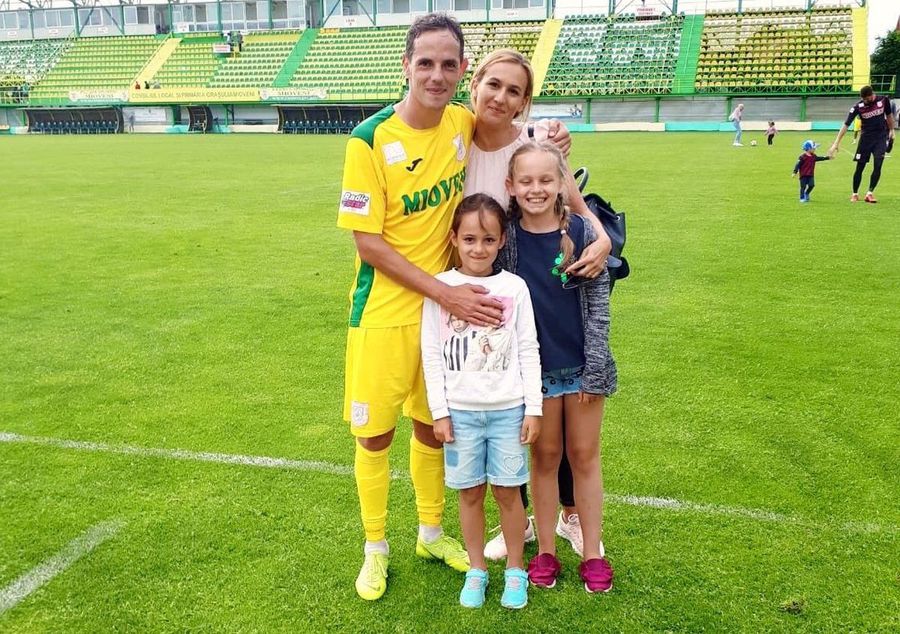 Tatăl are sute de meciuri în primele două ligi ale României, fiica tocmai ce a fost convocată la națională: „S-a încăpățânat să meargă la fotbal! E un dar de la Dumnezeu”