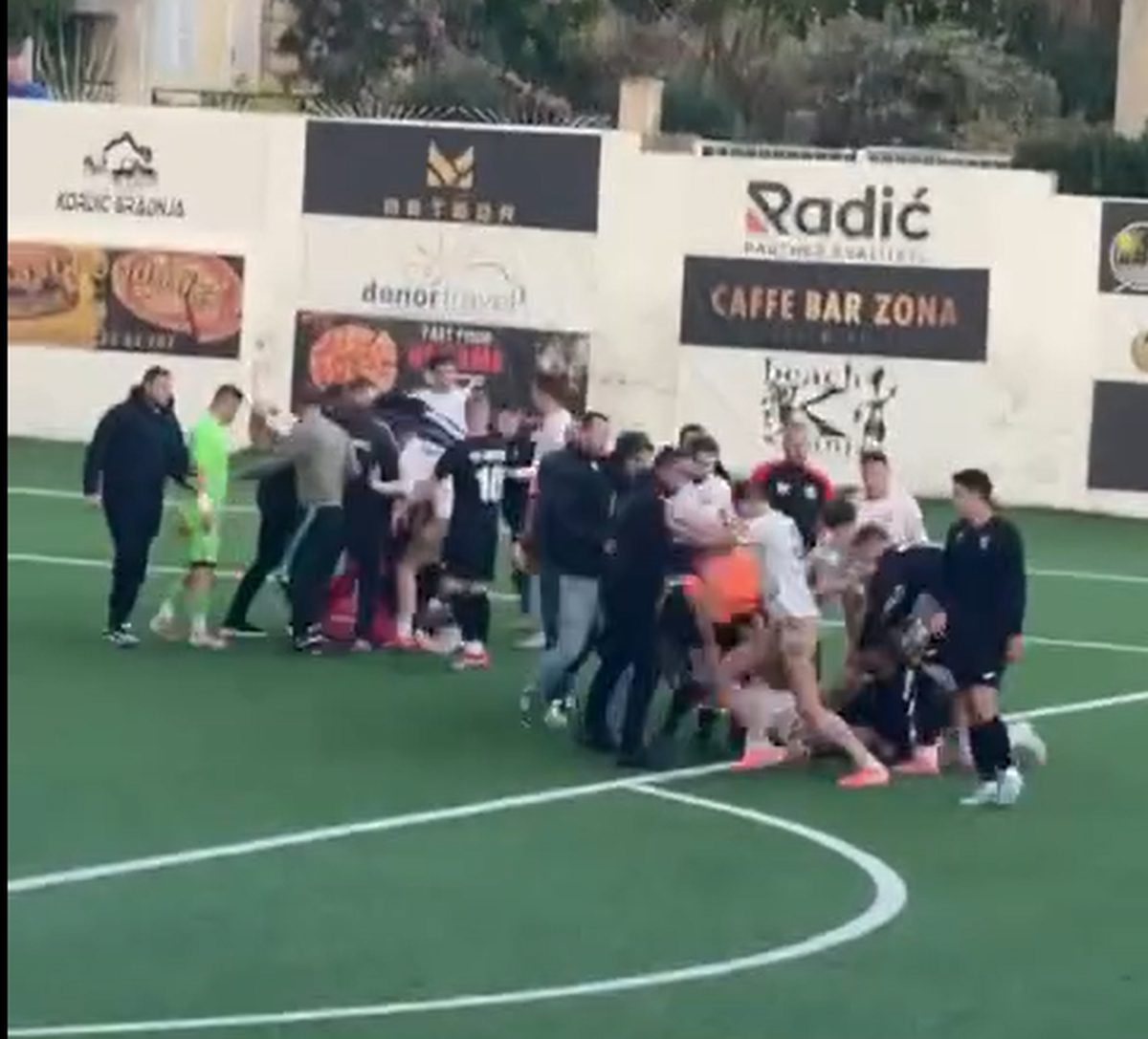 Bătaie generală în Croația! Au zburat picioare, pumni, chiar și mușcături » A fost implicat și președintele clubului