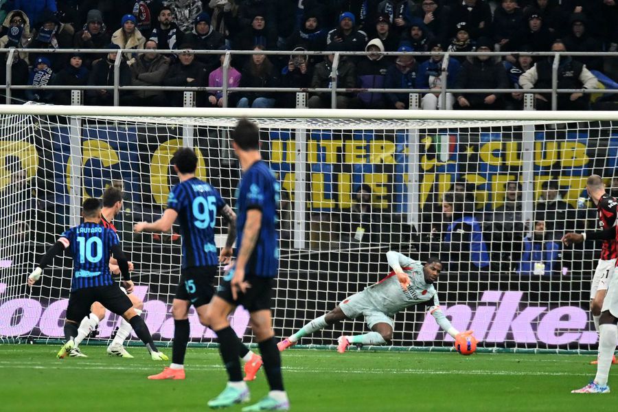 Lovitură incredibilă pentru Cristi Chivu » Jucătorul care s-ar putea transfera în vară liber de contract la Inter!