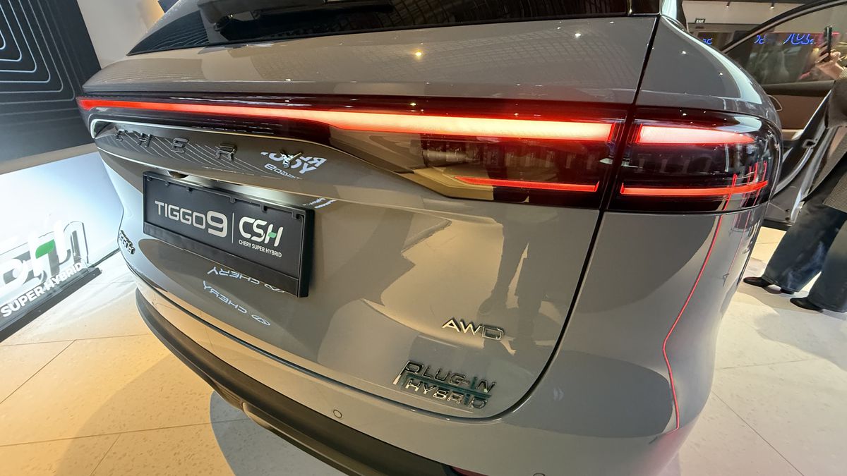 Mașina care vrea să schimbe regulile jocului în România: SUV hibrid premium sub prețul unui BMW X3 second-hand