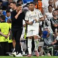 Xabi Alonso, aici dându-i sfaturi lui Kylian Mbappe, e într-o situație delicată la Madrid / Foto: Imago