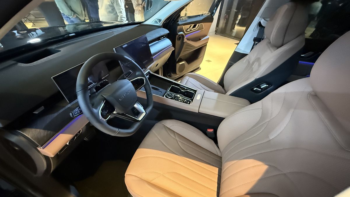 Mașina care vrea să schimbe regulile jocului în România: SUV hibrid premium sub prețul unui BMW X3 second-hand