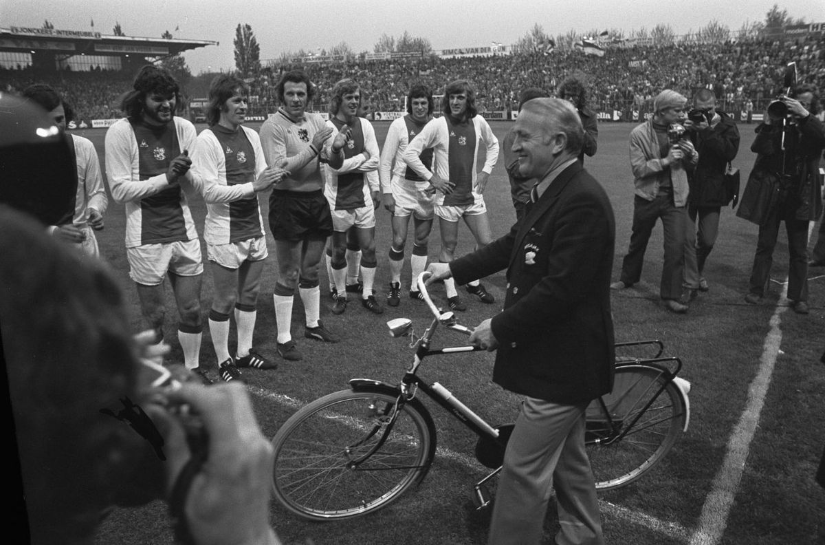 RETRO GSP 48 de ani de la publicarea unui interviu antologic » Piști Covaci despre Cruyff: „Luminile din baruri întunecă mintea în fața porții adverse!”