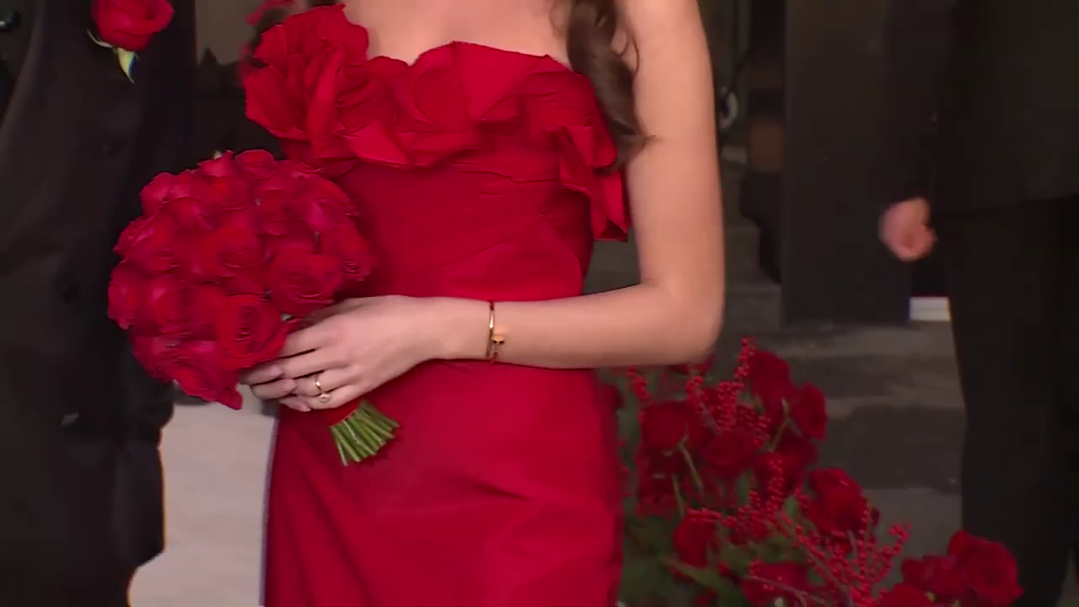 Direct de pe podium! Cât a costat rochia purtată de Elena la cununia cu Ianis Hagi