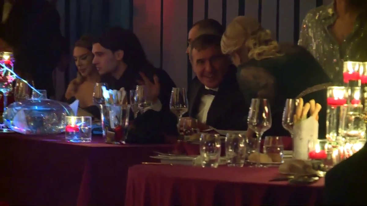 Cununie 25 decembrie - Ianis Hagi