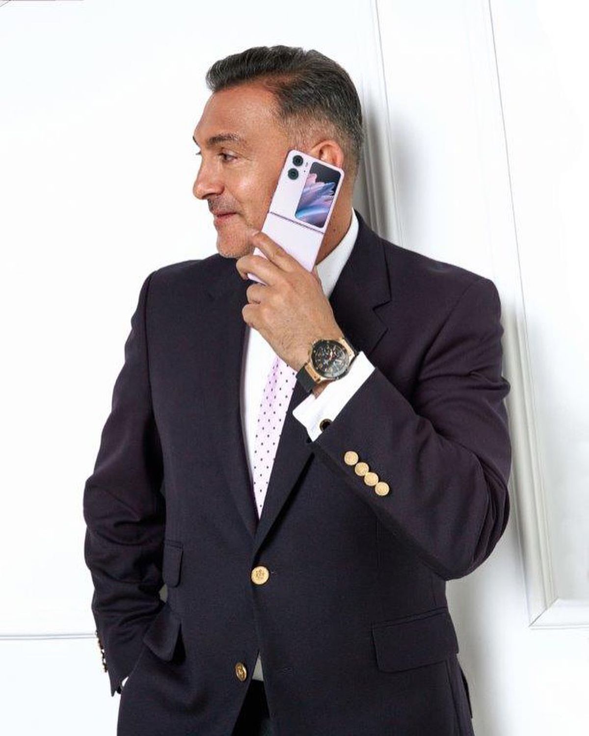 „Pe ăsta îmi place să îl port la «seaside»” » Ilie Dumitrescu și-a etalat ceasurile de lux: „Eu când mă uit la o persoană, mă pun la masă și văd…”