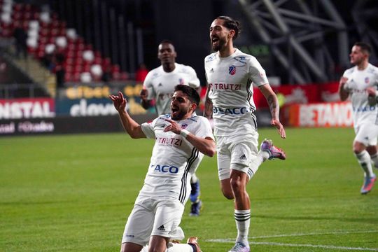 Sebastian Mailat (centru), unul dintre cei mai curtați fotbaliști români, foto: Imago Images