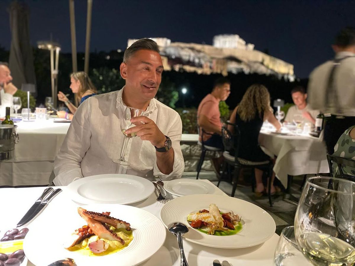 „Pe ăsta îmi place să îl port la «seaside»” » Ilie Dumitrescu și-a etalat ceasurile de lux: „Eu când mă uit la o persoană, mă pun la masă și văd…”