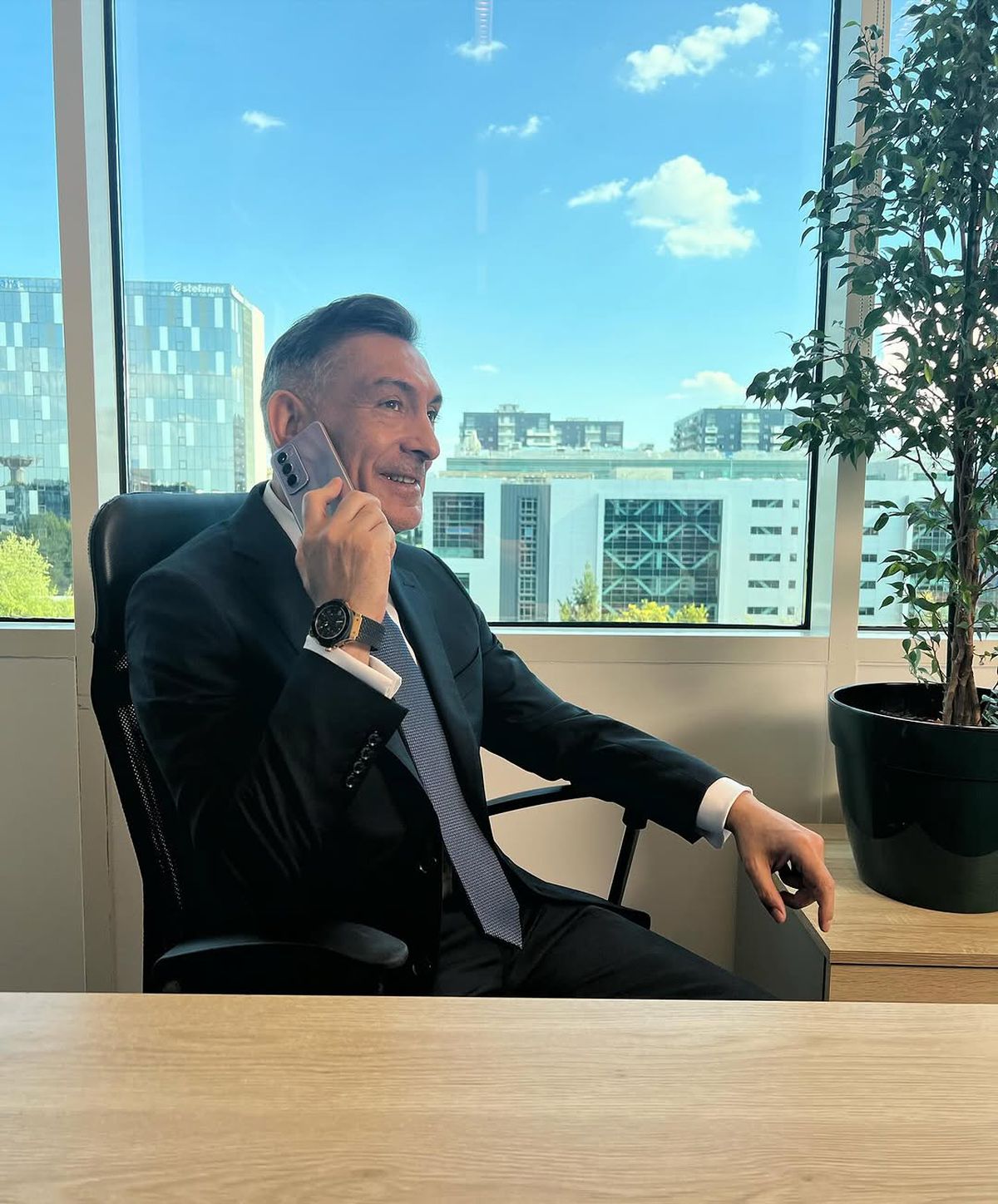 „Pe ăsta îmi place să îl port la «seaside»” » Ilie Dumitrescu și-a etalat ceasurile de lux: „Eu când mă uit la o persoană, mă pun la masă și văd…”