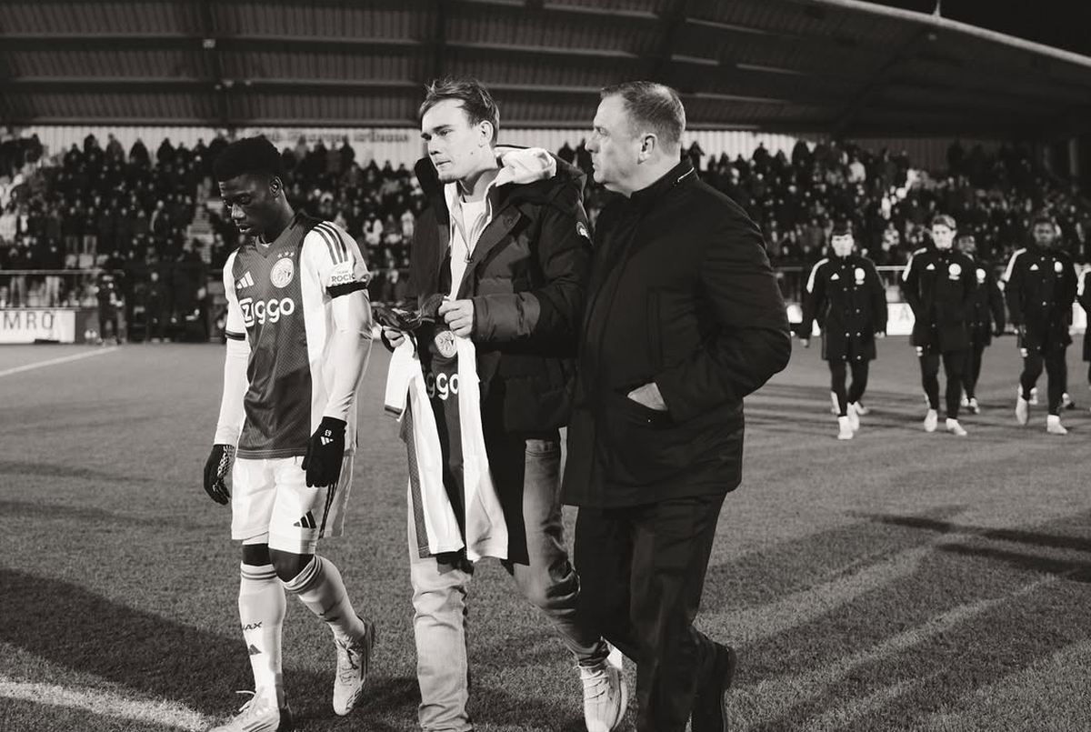 Scene sfâșietoare pe stadionul lui Ajax, după ce iubita fotbalistului a pierit într-un accident