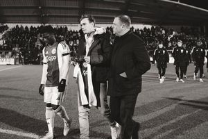 Scene sfâșietoare pe stadionul lui Ajax după ce iubita unui fotbalist a murit într-un accident rutier