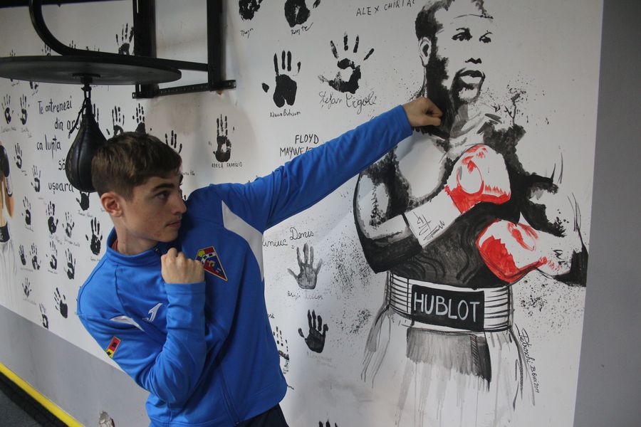 Puștiul cu pumni de aur din boxul românesc: „N-am zis niciodată «Nu mai pot» sau «Nu mai vreau». Când intru în ring, sunt în transă”