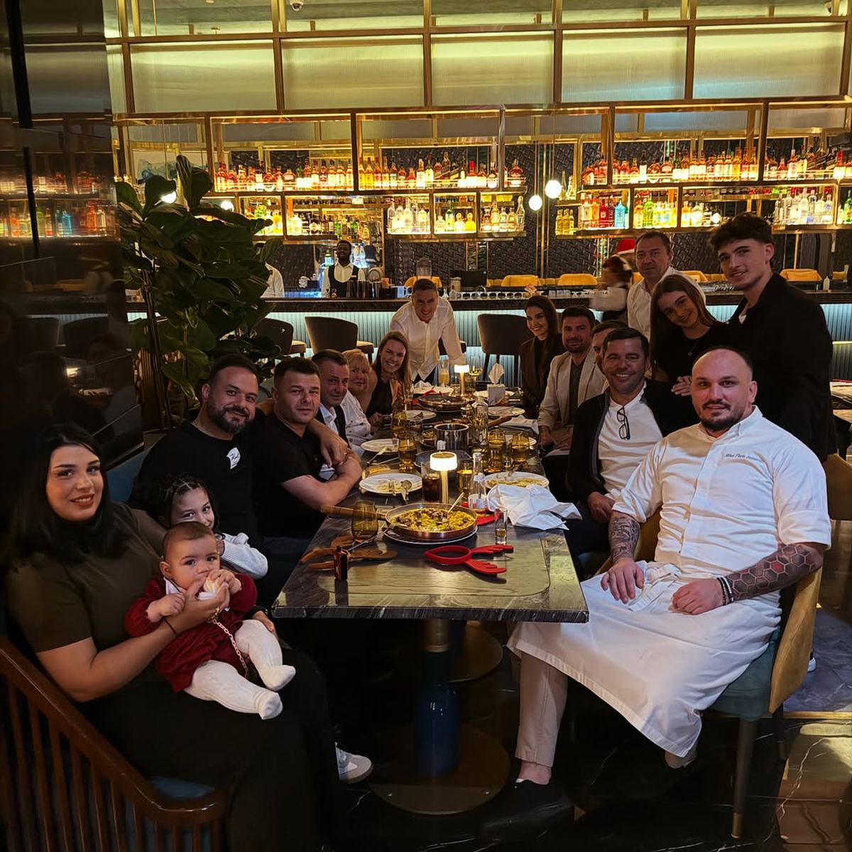 Plaje exotice vs bradul tradițional » Fotbalul românesc s-a împărțit de Crăciun: imagini din vacanță