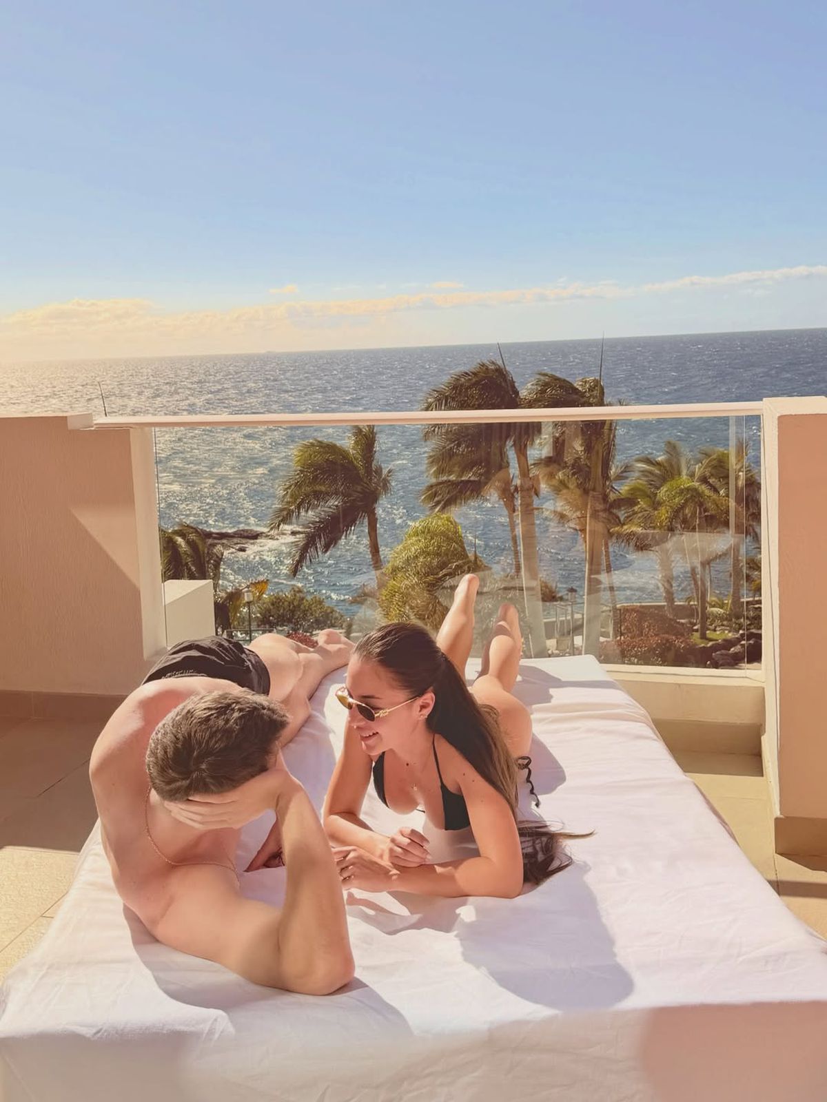 Plaje exotice vs bradul tradițional » Fotbalul românesc s-a împărțit de Crăciun: imagini din vacanță