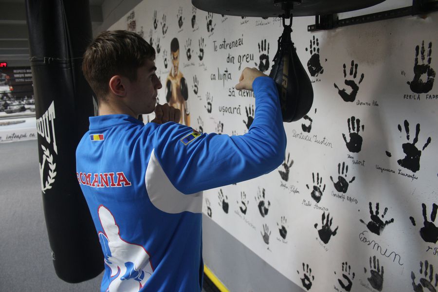 Puștiul cu pumni de aur din boxul românesc: „N-am zis niciodată «Nu mai pot» sau «Nu mai vreau». Când intru în ring, sunt în transă”