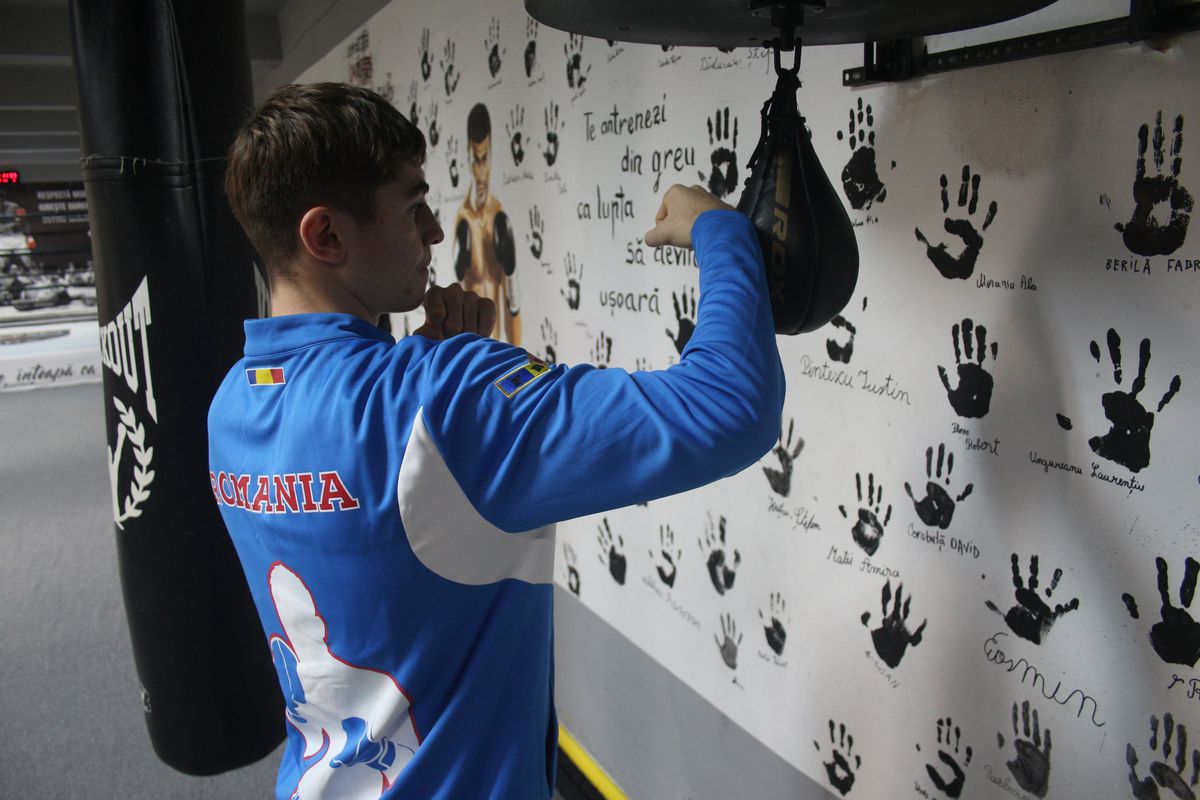 Puștiul cu pumni de aur din boxul românesc: „N-am zis niciodată «Nu mai pot» sau «Nu mai vreau». Când intru în ring, sunt în transă”