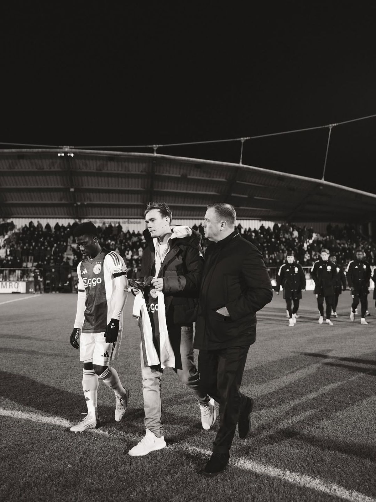 Scene sfâșietoare pe stadionul lui Ajax, după ce iubita fotbalistului a pierit într-un accident