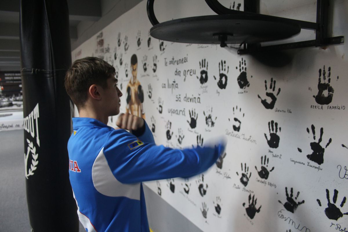 Puștiul cu pumni de aur din boxul românesc: „N-am zis niciodată «Nu mai pot» sau «Nu mai vreau». Când intru în ring, sunt în transă”