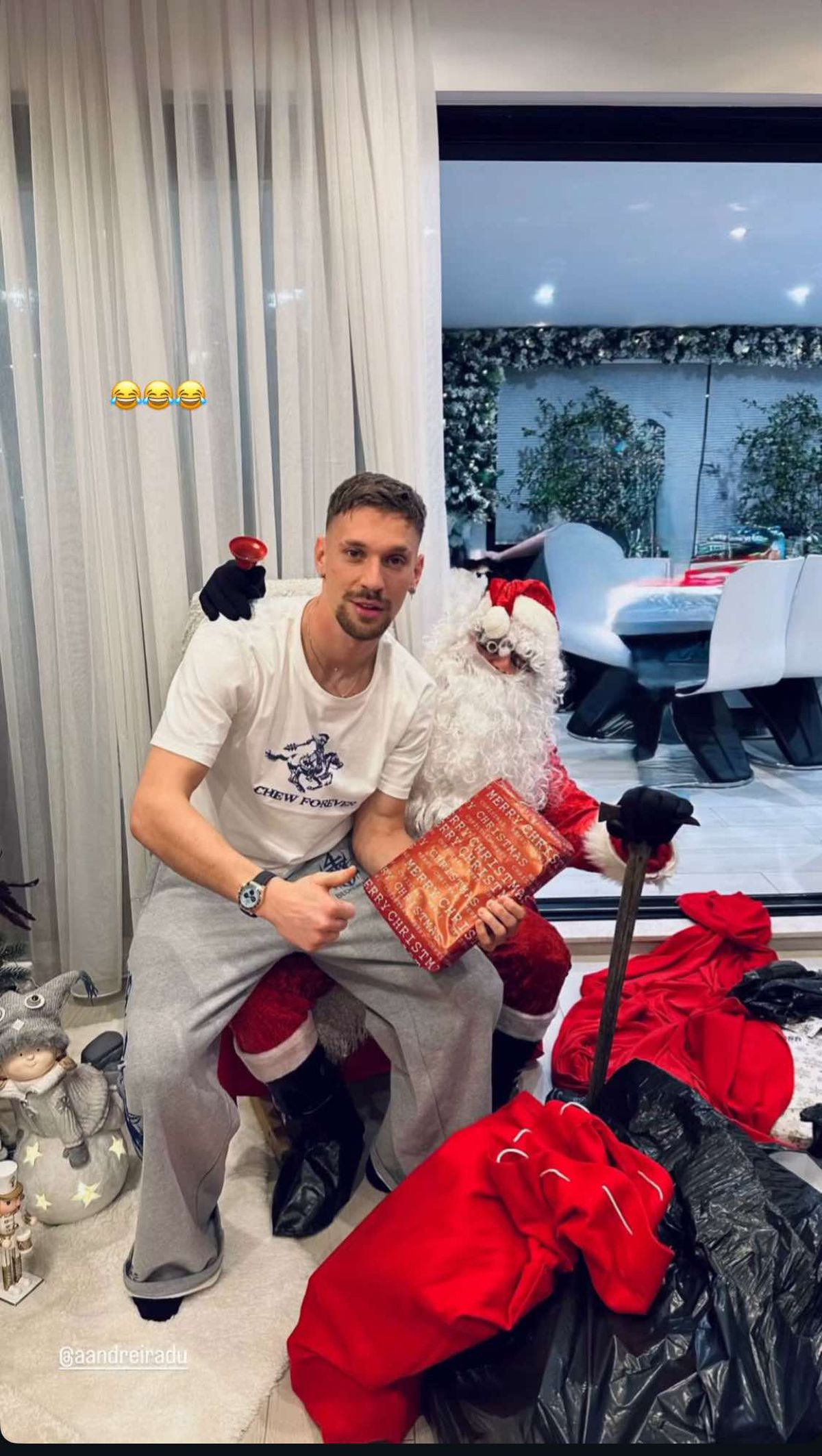 Plaje exotice vs bradul tradițional » Fotbalul românesc s-a împărțit de Crăciun: imagini din vacanță