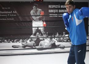 Puștiul cu pumni de aur din boxul românesc: „N-am zis niciodată «Nu mai pot» sau «Nu mai vreau». Când intru în ring, sunt în transă”