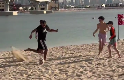 Lamine Yamal a intrat la o miuță pe plajă în Dubai