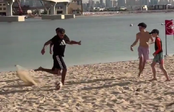 Lamine Yamal a intrat la o miuță pe plajă în Dubai