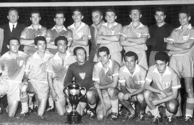 Șapca pe Cupă » O incursiune altfel printr-o parte din istoria echipei de fotbal Universitatea Cluj