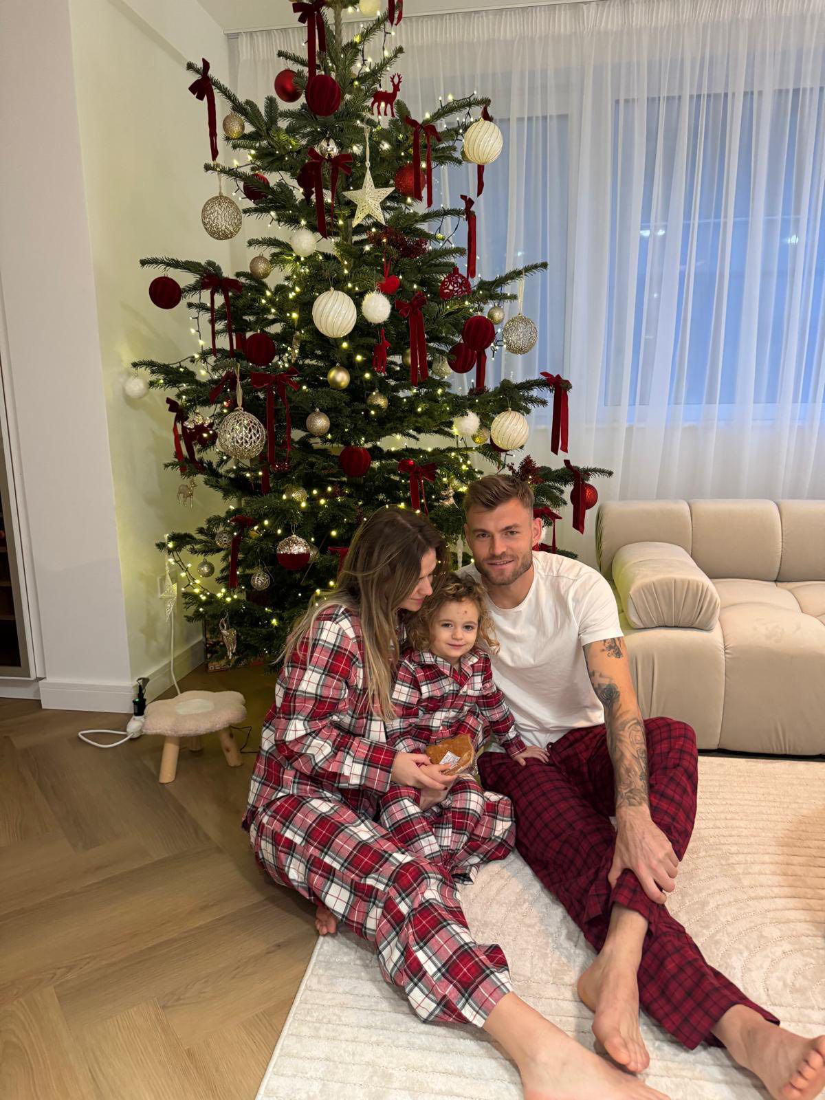 Plaje exotice vs bradul tradițional » Fotbalul românesc s-a împărțit de Crăciun: imagini din vacanță