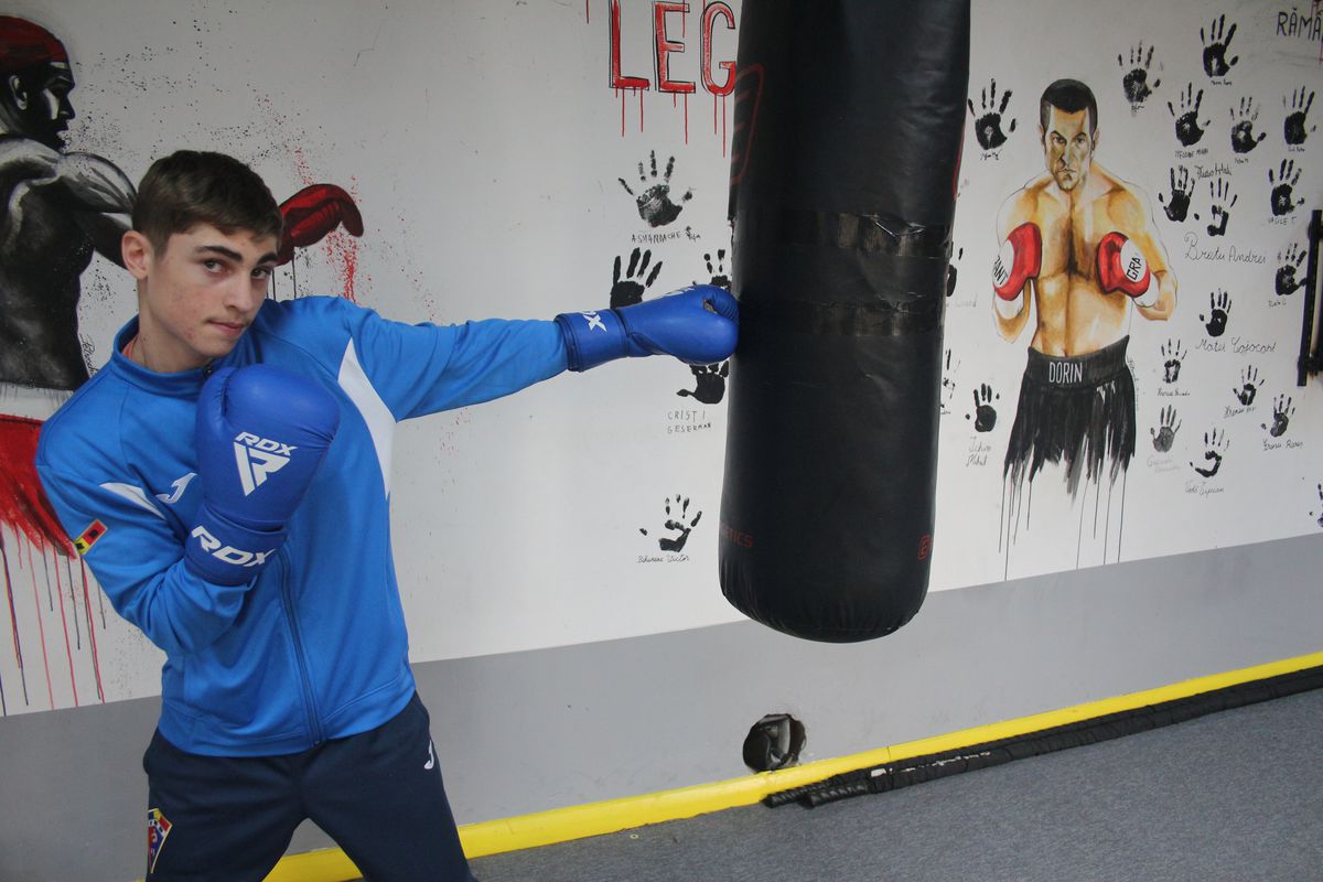 Puștiul cu pumni de aur din boxul românesc: „N-am zis niciodată «Nu mai pot» sau «Nu mai vreau». Când intru în ring, sunt în transă”