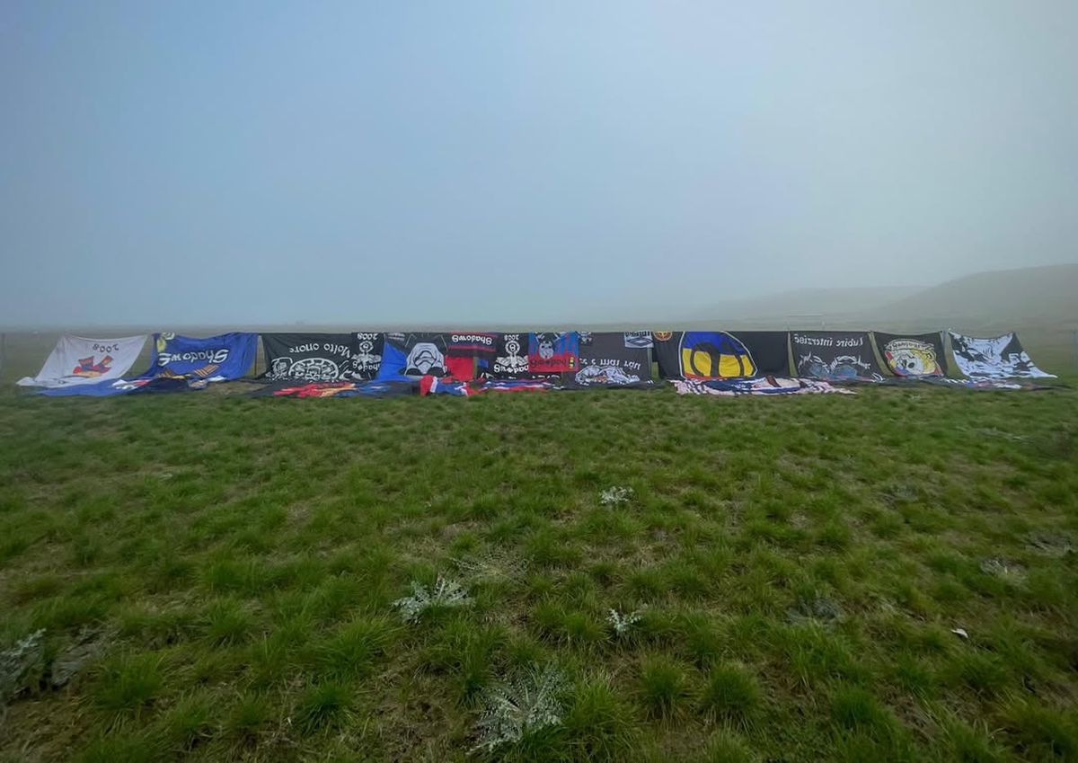 Peluza Sud Dinamo revendică steagurile grupării steliste Shadows