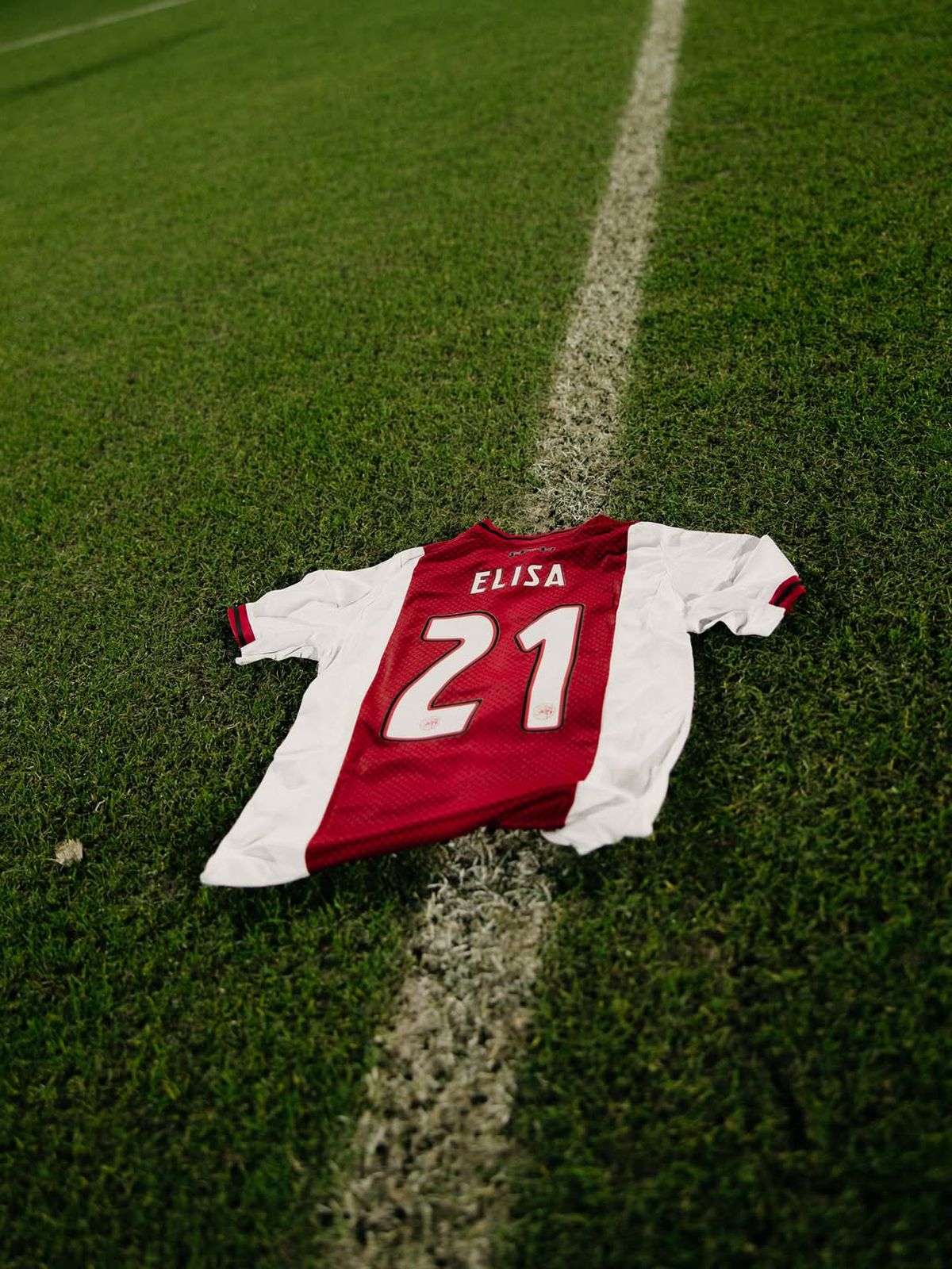 Scene sfâșietoare pe stadionul lui Ajax, după ce iubita fotbalistului a pierit într-un accident