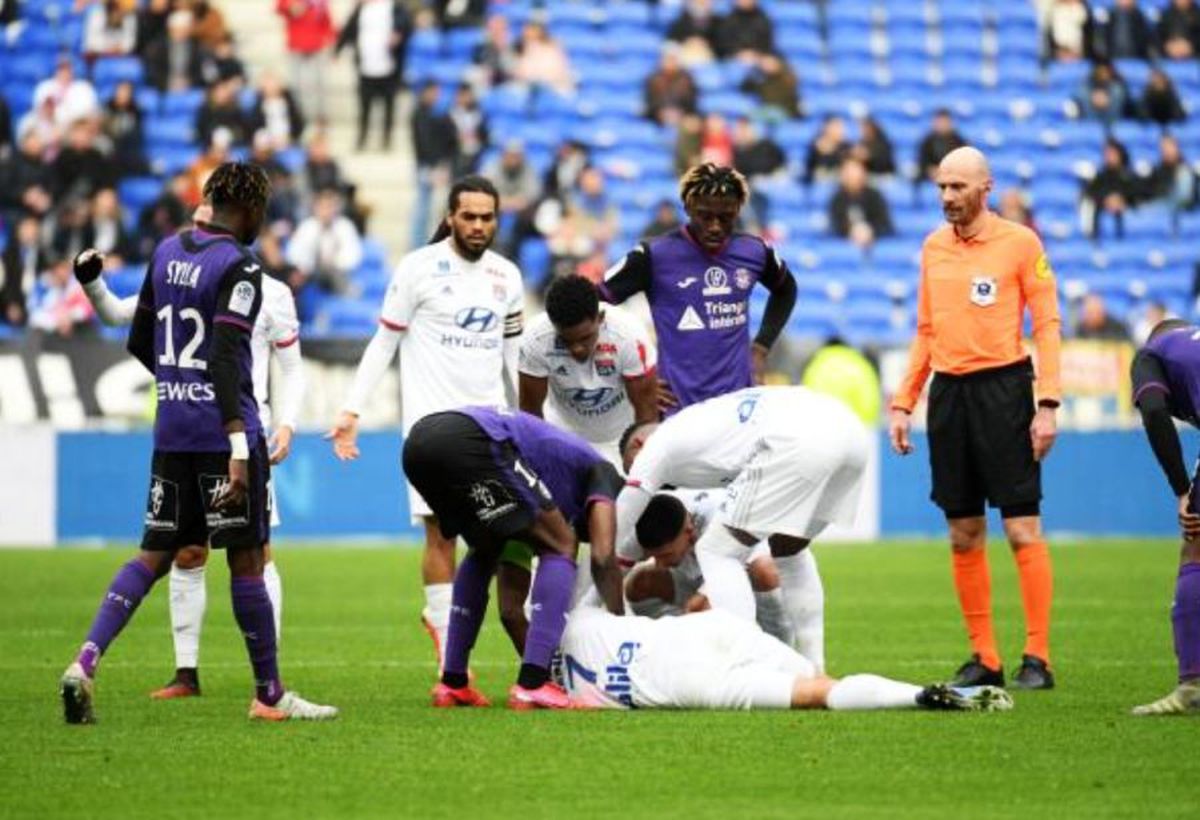 LYON - TOULOUSE // FOTO Panică la meciul în care Ciprian Tătărușanu a fost titular: jucătorul s-a prăbușit inert pe teren fără să fie atins
