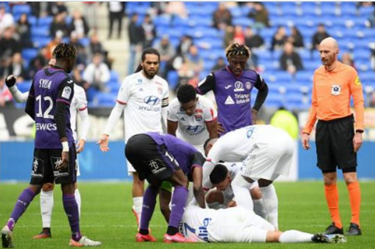 LYON - TOULOUSE // FOTO Panică la meciul în care Ciprian Tătărușanu a fost titular: jucătorul s-a prăbușit inert pe teren fără să fie atins