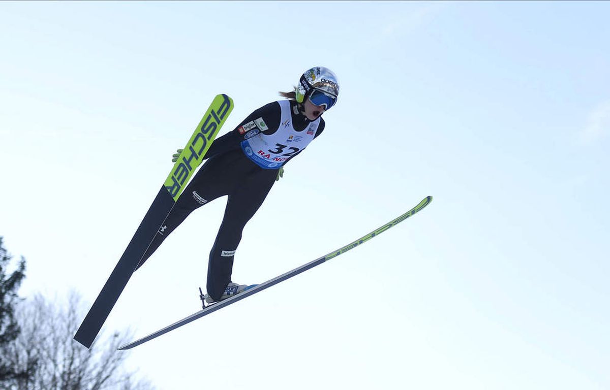 FOTO // Cupa Mondială la sărituri cu schiurile și-a desemnat câștigătorii » Etapele din weekend s-au desfășurat la Râșnov