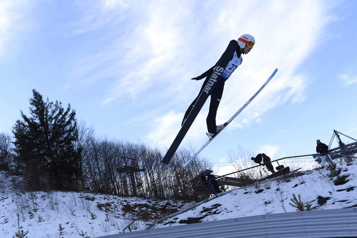 FOTO // Cupa Mondială la sărituri cu schiurile și-a desemnat câștigătorii » Etapele din weekend s-au desfășurat la Râșnov