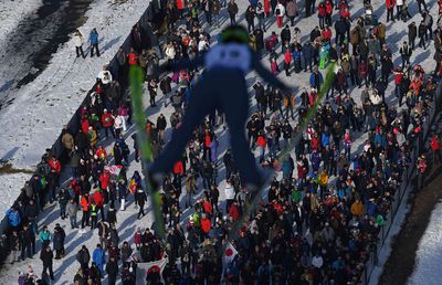 FOTO // Cupa Mondială la sărituri cu schiurile și-a desemnat câștigătorii » Etapele din weekend s-au desfășurat la Râșnov
