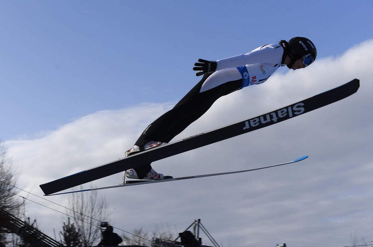 FOTO // Cupa Mondială la sărituri cu schiurile și-a desemnat câștigătorii » Etapele din weekend s-au desfășurat la Râșnov