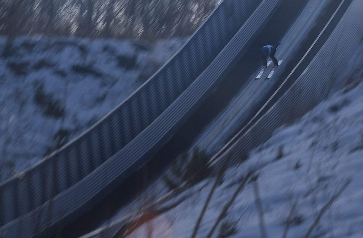 FOTO // Cupa Mondială la sărituri cu schiurile și-a desemnat câștigătorii » Etapele din weekend s-au desfășurat la Râșnov