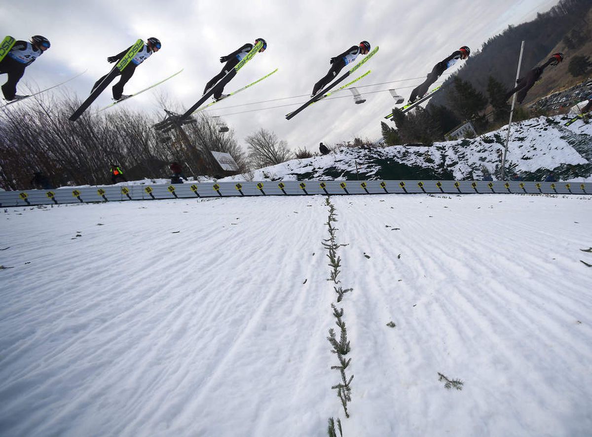 FOTO // Cupa Mondială la sărituri cu schiurile și-a desemnat câștigătorii » Etapele din weekend s-au desfășurat la Râșnov