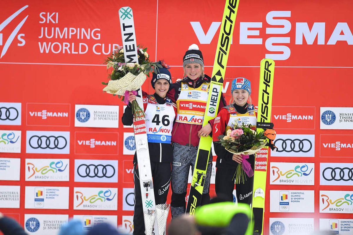FOTO // Cupa Mondială la sărituri cu schiurile și-a desemnat câștigătorii » Etapele din weekend s-au desfășurat la Râșnov