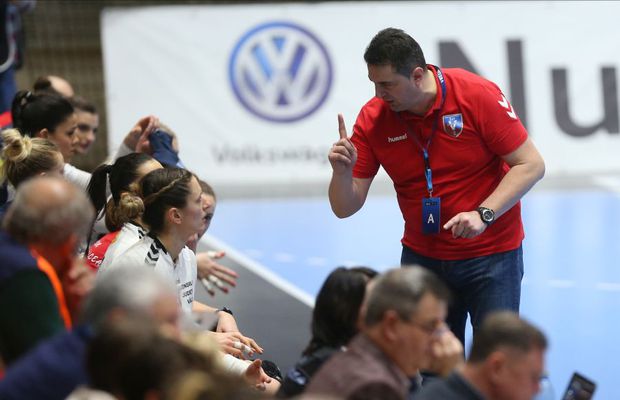 Florentin Pera, după succesul categoric din Liga Campionilor al lui SCM Rm. Vâlcea: „Când apărarea va juca așa cum eu îmi doresc, vom fi greu de învins!”