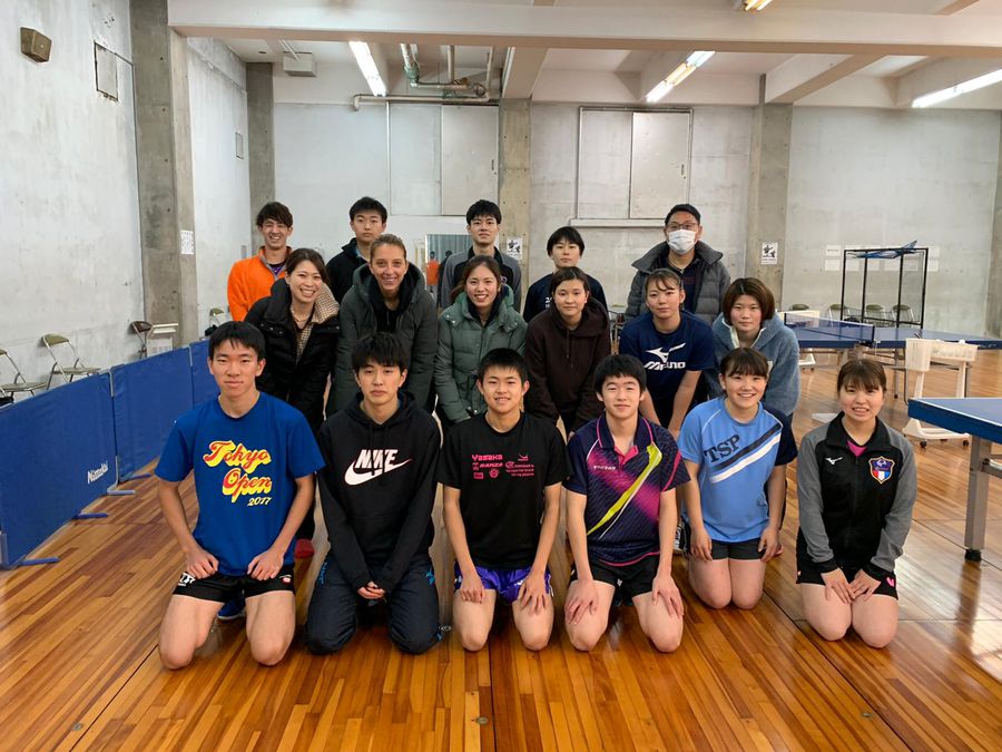 Împreună cu colegii de echipă din Japonia Împreună cu colegii de echipă din Japonia