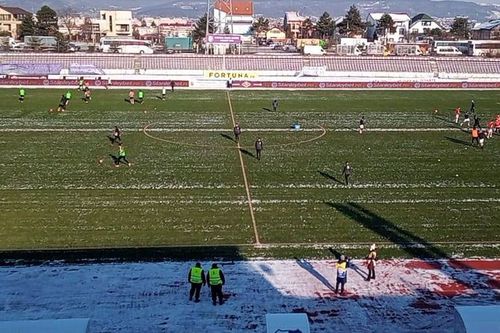 Gazonul de pe stadionul „Nicolae Dobrin” ar putea fi acoperit de zăpadă la ora meciului / Sursă foto: Facebook FC Argeș Fans
