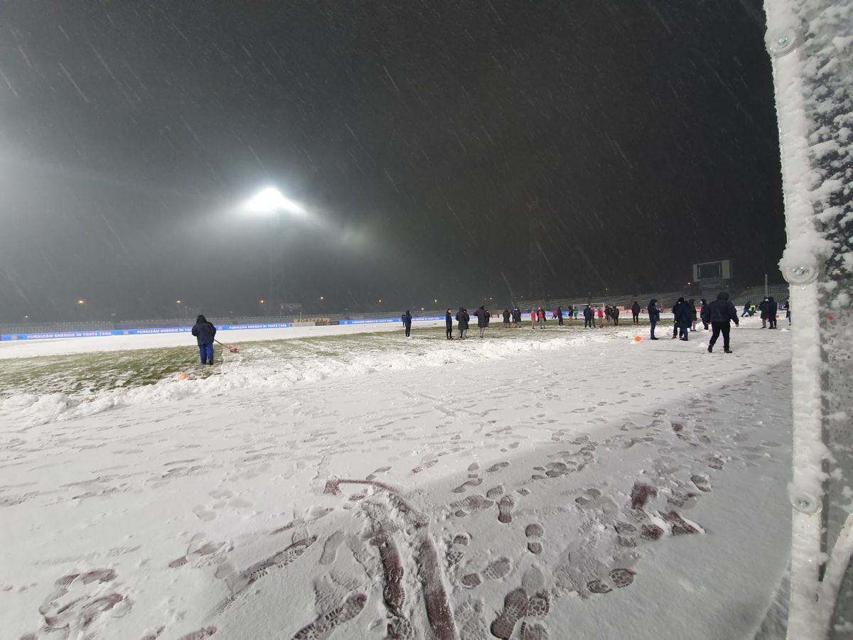 FC ARGEȘ - FCSB 0-0. Roș-albaștrii dau vina pe teren pentru pasul greșit de la Pitești: „Singurul campionat din Europa cu asemenea terenuri”