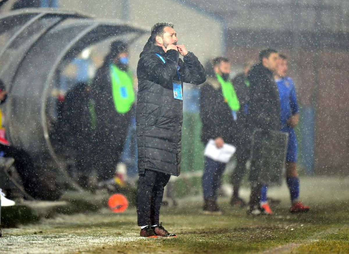 Fanii Craiovei se revoltă! Atac la Rotaru și Papură: „Să înceteze să se joace de-a Gigi Becali! Merităm un antrenor, nu un breloc și o marionetă”