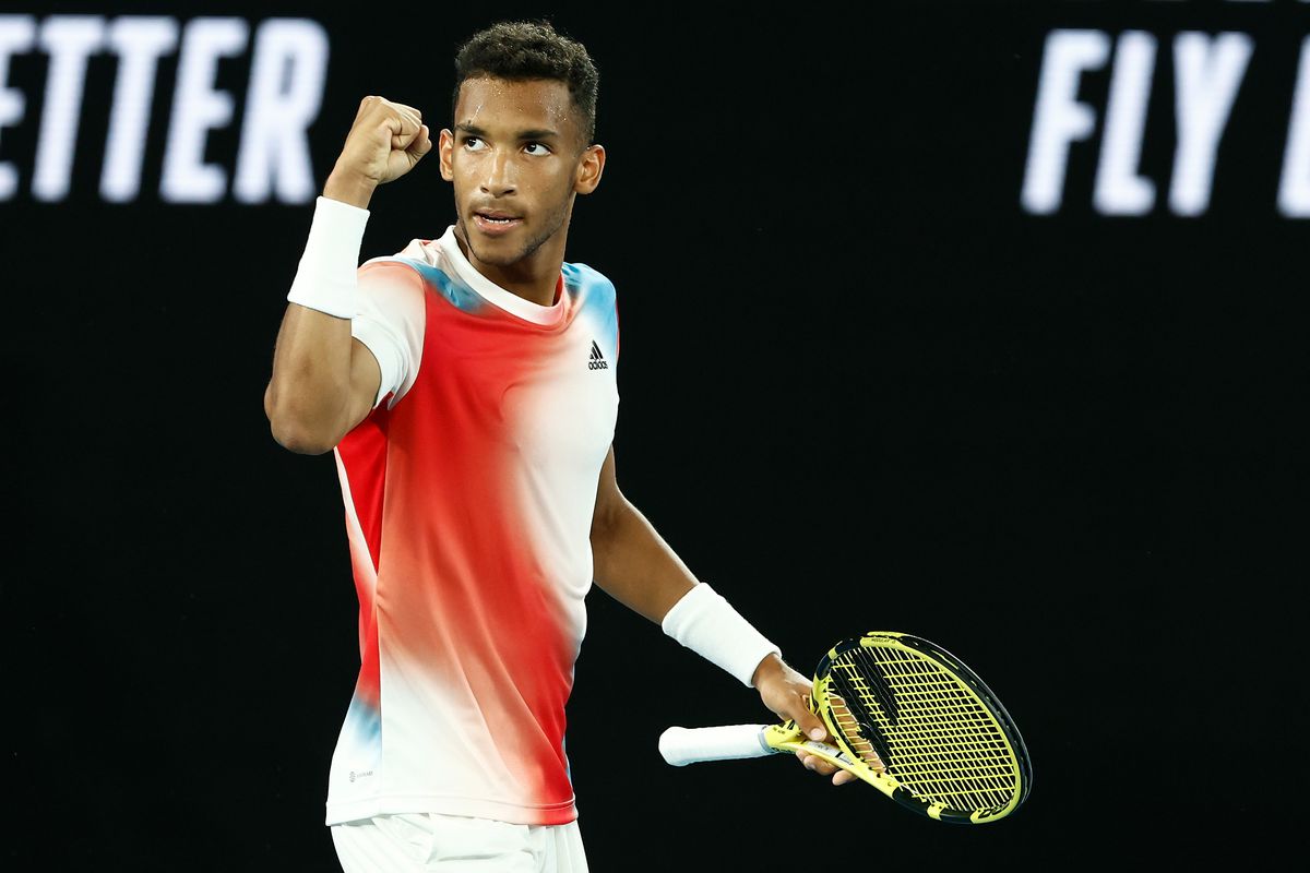 Daniil Medvedev e în semifinalele Australian Open, după 0-2 la seturi și peste 4 ore de luptă » Derapaj în setul 4: „Cât de prost să fie? Idiotul!”