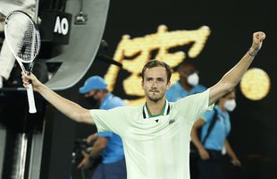 Daniil Medvedev e în semifinalele Australian Open, după 0-2 la seturi și peste 4 ore de luptă » Derapaj în setul 4: „Cât de prost să fie? Idiotul!”