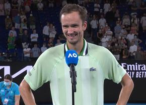 Moment jenant! Daniil Medvedev: „M-am gândit: «Ce ar face Novak Djokovic?»” Reacția tribunelor a fost instantanee